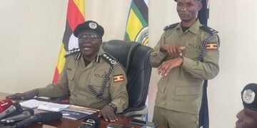 Ssaabaduumizi wa police Abas Byakagaba alabudde bannabyabufuzi abatandise okuva ku mateeka g’ebyokulonda nti police yakubaηanga