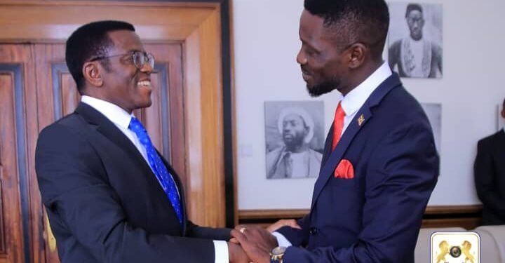 Robert Kyagulanyi Ssentamu president wa NUP akiise embuga – Katikkiro Mayiga alabudde abesimbyewo okwewala okwawulayawula mu bantu