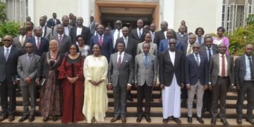 Katikkiro Mayiga awadde government amagezi okukola ebintu ebirabwako mu bitundu ewayiikulwa amafuta bannansi babiganyulwemu