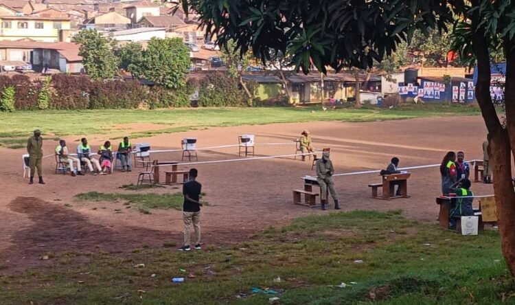Okulonda ba ssentebe ba district ne ba mayor b’ebibuga – abalonzi bagala babalonde lumu ne president