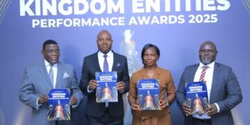 Obwakabaka bwa Buganda buwaddeyo ebirabo eri ebitongole byabwo ebyasiinga okukola obulungi emirimu mu 2025 – CBS eweereddwa ekirabo ekisukkulumye