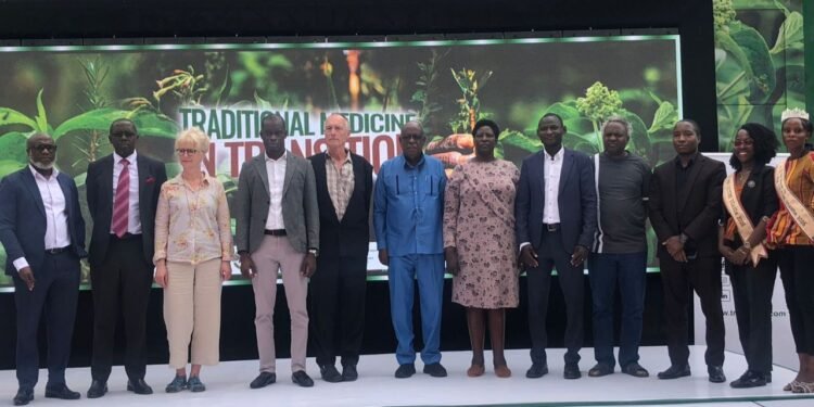 Ekkadiyizo ly’eddagala ly’ekinnansi litongozeddwa – abakenkufu bakusomesa abantu enkozesa yaalyo