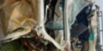 Abantu 3 bafiiridde mu kabenje akagudde e Nakaseke – Takisi ebaddemu abasaabaze etomereganye n’emmotoka ebadde etisse emiti