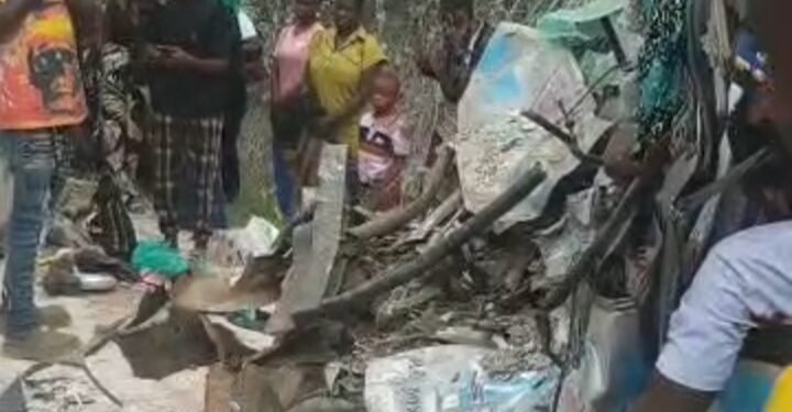 Abantu 10 bateeberezebwa okuba nga bafiiridde mu kabenje akagudde ku luguudo okuva e Mityana okudda e Mubende