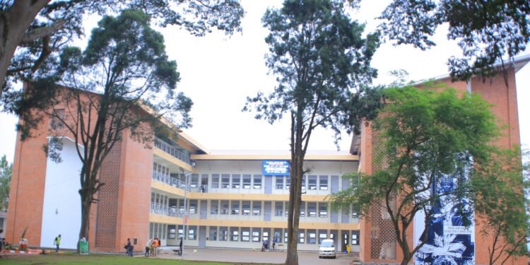 Katikkiro Mayiga agguddewo ekizimbe ekituumiddwa Daudi Chwa ku ssomero lya Kings College Buddo