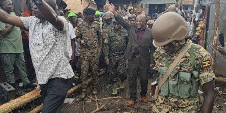 Ssaabasajja Kabaka asiimye naalambulako ku basuubuzi b’akatale ke Katwe akaayidde omuliro emmaali nesaanawo – bagambye bafunye essuubi eriddamu okukola n’amaanyi