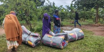 Aba Islamic Relief- Netherlands ne Hear Uganda badduukiridde abatuuze b’e Bukomansimbi – babawadde obuliri okusitula eby’obulamu