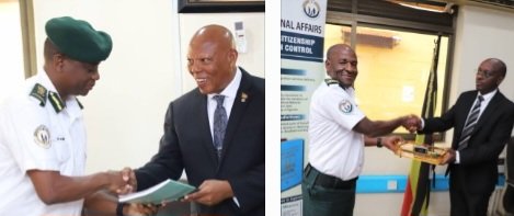 Maj. General Apollo Kasiita Goowa ne Brig. General Johnson Namanya ababadde bakulira ekitongole ekikola ku bantu abafuluma n’okuyingira eggwanga – bawaddeyo office ezo mu butongole