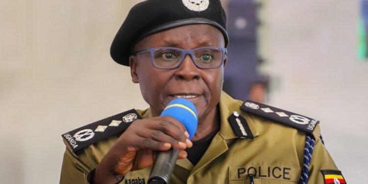 Ssaabaduumizi wa police ya Uganda Abbas Byakagaba akoze enkyukakyuka mu Police – abasirikale 433 bakyusiddwa