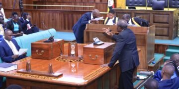 Parliamenr eyisizza emisolo emiggya egigenda okussibwa mu mbalirira y’eggwanga ey’omwaka 2026/2027 – ogwa sukaali n’amafuta gulinnye