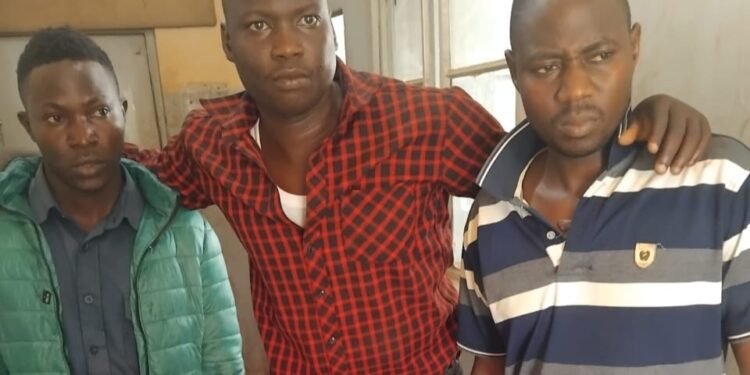 Ababadde bateekateeka okunyaga essundiro ly’amafuta erya Nesta Petro Station basibidde mukadduukulu ka police