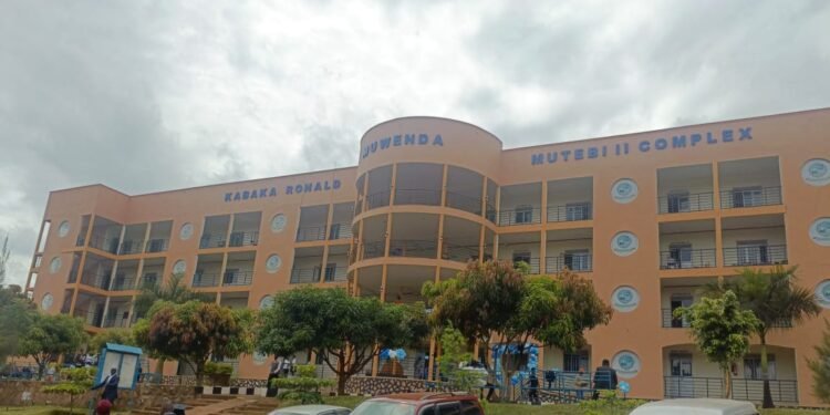 Ssaabasajja Kabaka asiimye nabbula ekizimbe mu mannya ge ku ttendekero ly’abasawo erya International Paramedical and Nursing school Maya – ku matikkira g’ettendekero ag’omulundi ogwokutaano