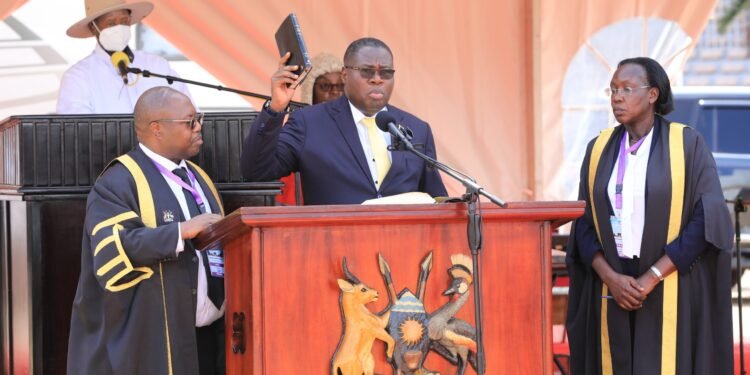 Jacob Markson Oboth Oboth ye sipiika wa Parliament eye 12 – wakumyukibwa Thomas Tayebwa