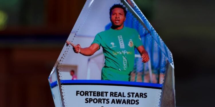Allan Okello alondeddwa bannabyamizannyo ba Real Stars Sports Agency – ng’omusambi w’omupiira asiinze mu May 2026