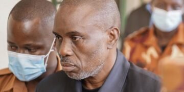 Munnamateeka Erias Lukwago atwaliddwa mu ddwaliro e Mulago – okuva mu kkomera e Luzira ng’avunaanibwa emisango gy’okusirikira amawulire g’okulya munsi olukwe