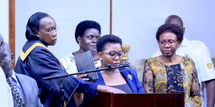 Ba minister abaggya abatali babaka ba parliament bakubye ebirayiro ebibakkiriza okuteesa mu parliament  eye 12 – Justine Kasule Lumumba akulira eby’amawulire yoomu ku balayidde