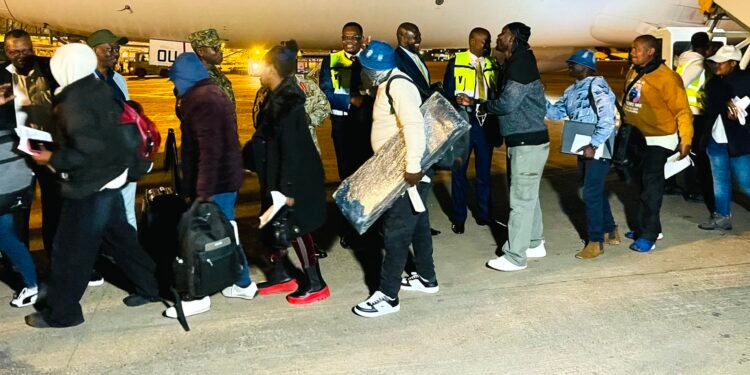 Bannauganda 273 bebasoose okuzzibwa okuva e SouthAfrica – nga betegula bannansi baayo abagobye abagwira