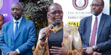 Essiga eddamuzi lyagala bannamateeka bakulemberemu kaweefube w’okugonjoola emisango gy’amaka nga bayita mu kutabagana – mu kifo ky’okujitwala mu kooti