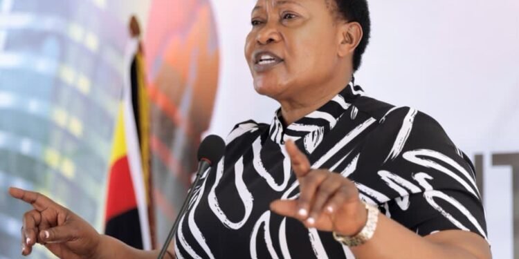 President Museveni alagidde ba minister okutalaaga ebitundu by’eggwanga byonna okuzuula emirimu gya government gyegikolebwamu – bakomyewo n’enkungaana za Bbalaaza