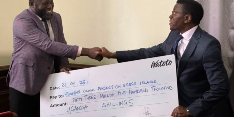 Watoto Church ne Rotary club ya Kampala Ssese Island bawaddeyo obukadde bwa shs 131 kukugula eddwaliro eriseeyeyeza ku mazzi – ab’Oluwalo nabo bakiise n’obukadde 60